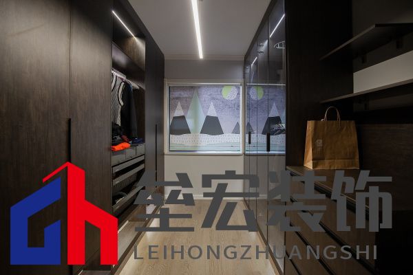 白色、木色與黑色演繹同一空間下的不同格調(diào)！