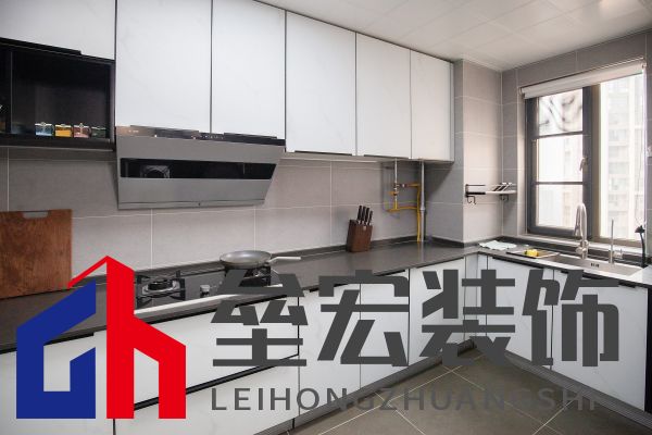 白色、木色與黑色演繹同一空間下的不同格調(diào)！