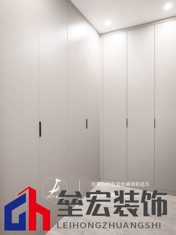 103㎡三居室一門到頂?shù)囊鹿裨O(shè)計(jì)，簡(jiǎn)約又溫馨