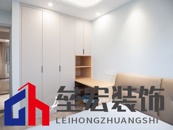 103㎡三居室一門到頂?shù)囊鹿裨O(shè)計(jì)，簡(jiǎn)約又溫馨