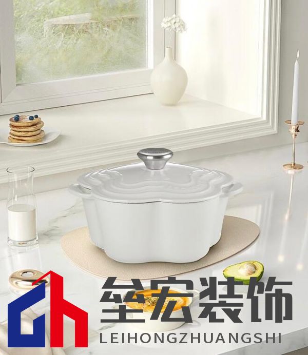 酷彩LE CREUSET鑄鐵鍋京東獨(dú)家首發(fā)!下單即贈價值百元鍋鏟座