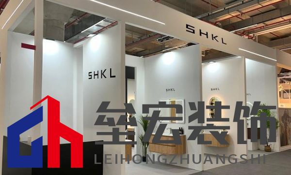 詮釋法蘭克福展,以東方美學(xué)演繹“品牌出?!毙路妒?></p><p>法蘭克福展(ISH)</p><p>全球衛(wèi)浴產(chǎn)業(yè)的“奧林匹克”舞臺</p><p>法蘭克福展自1960年創(chuàng)辦以來,始終引領(lǐng)衛(wèi)浴行業(yè)的技術(shù)革新與設(shè)計潮流。本屆展會以“為可持續(xù)未來尋找解決方案”為主題,聚焦推動環(huán)保型供熱、水資源合理利用和潔凈空氣等衛(wèi)生設(shè)施和暖通空調(diào)行業(yè)發(fā)展的關(guān)鍵議題,匯聚50余個國家的兩千余個參展商。展會展出的最新技術(shù)與產(chǎn)品,將成為全球衛(wèi)浴行業(yè)趨勢的風(fēng)向標(biāo)。</p><p>心海伽藍2025年戰(zhàn)略:品牌出海是重要一步</p><p>作為中國高端全衛(wèi)定制品牌,心海伽藍在2025年戰(zhàn)略中,將品牌出海作為重要發(fā)展方向之一。通過參加國際知名展會、拓展海外市場、建立海外銷售渠道等方式,心海伽藍正加快構(gòu)建起全球化的市場布局,此次法蘭克福展會,正是心海伽藍踐行這一戰(zhàn)略的重要一步。</p><p></p><p><img src=